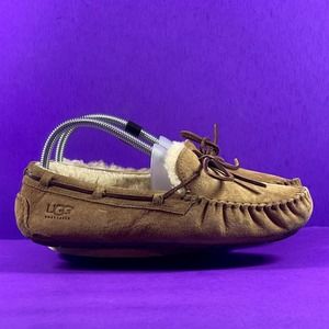 Ugg Australia Women's Brown Dakota Moccasins Shoe Size 8
